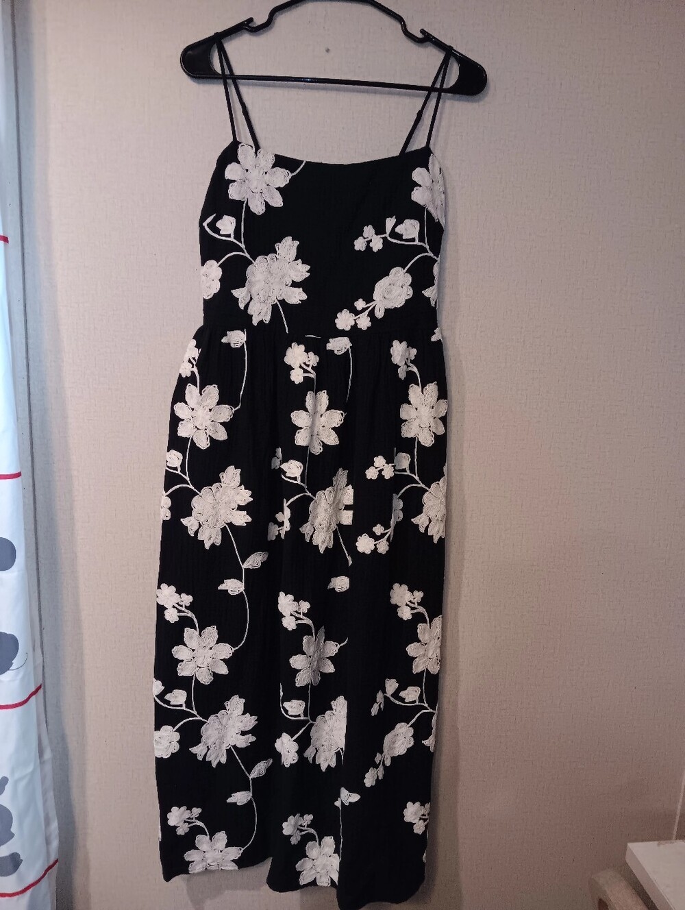 Lucy Paris Black embroidered floral midi dress Sz M Cute